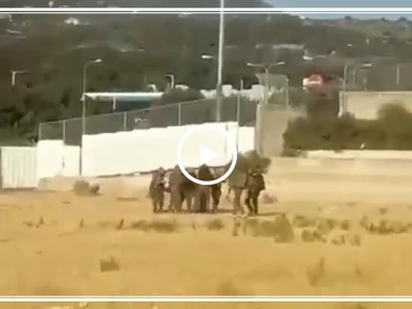 جيش الاحتلال الإسرائيلي ينقل جنوده المصابين بالمروحية بعد استهدافهم من قبل حزب الله (فيديو)