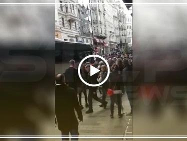 عاجل|| الأمن التركي يعتقل نشطاء سوريين من مظاهرة أمام القنصلية الروسية بإسطنبول (فيديو + صور)