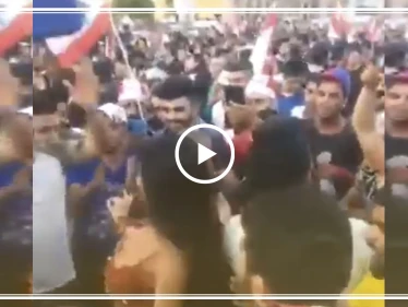 شاهد بالفيديو | راقصة تشعل مظاهرات لبنان