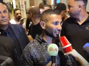 "المرأة التونسية لا تهان".. غضب عارم في تونس بسبب ما فعله أحمد سعد مع منظمة حفل فني