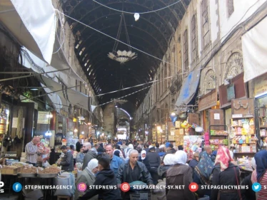 ازدحام شديد وسط سوق البزورية في دمشق بسبب الحفريات التي يقوم بها نظام الأسد في السوق