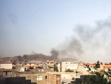 عقب الغارة الأمريكية.. هجوم بالصواريخ على مطار كابل