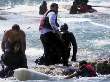 غرق قارب يقل 45 لاجئاً سورياً كانوا في طريقهم إلى إيطاليا.. إليك التفاصيل
