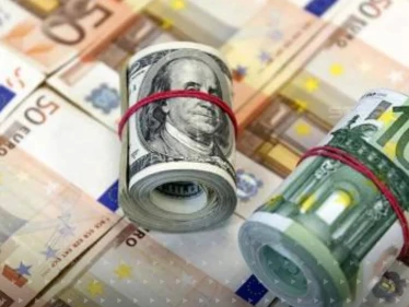 اليورو في أدنى مستوى أمام الدولار منذ 5 سنوات