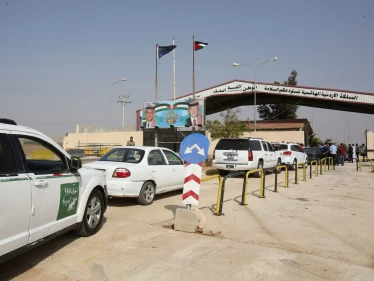 بعد استئناف العمل رسمياً.. مصدر مسؤول يكشف شروط السفر عبر معبر جابر-نصيب بين سوريا والأردن