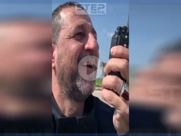 بالفيديو|| "حسين مرتضى" يحادث مقاتلاً من المعارضة السورية عبر اللاسلكي.. وهذا ما دار بينهما