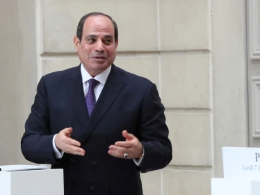 السيسي يصدر قراراً جمهورياً يسمح خلاله لمسؤول مصري بالزواج