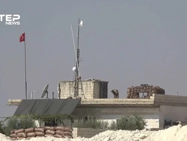 الجيش التركي يواصل عمليات التدشيم ورفع السواتر الترابية في النقطة التركية شمال بلدة حيش جنوب إدلب