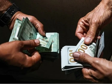 دولار السوق السوداء يسجل ارتفاعاً قياسياً