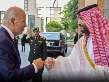 تقرير: بايدن يفكر بلقاء ولي العهد السعودي للحديث عن صفقة ضخمة