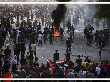 شاهد بالفيديو|| ماذا فعل العراقيون بقيادي بميلشيا "عصائب أهل الحق" بعد إلقاء القبض عليه