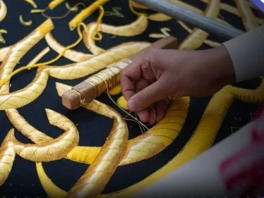 السعودية تستعد لاستبدال ثوب الكعبة في هذا الموعد.. تعرف على مراحل صناعته