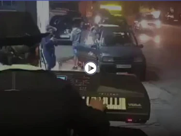 إقامة سهرة فنية على إحدى محطات الوقود في لبنان وسط تفاقم الأزمة الاقتصادية (فيديو)