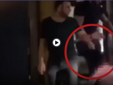 بالفيديو|| حراس ملهى ليلي يعتدون على فتاة  "بلباس قصير" داخل الملهى ويرمونها في الشارع بعد سحبها من شعرها