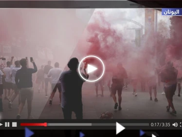 تأجيل مباراة في دوري أبطال أوروبا بسبب مقتل مشجع في أعمال شغب (فيديو)