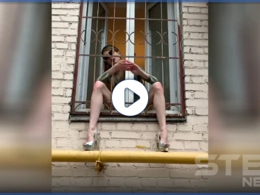 بالفيديو || روسيات يتحدين الحجر المنزلي برقصات مثيرة على الشرفات