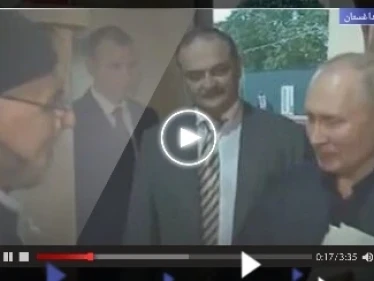 بالفيديو|| بوتين يثير ضجة باحتضانه القرآن بعد حرق نسخة منه بالسويد عقب صلاة عيد الأضحى