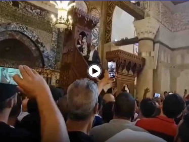 بالفيديو|| مصلون بالأقصى يهاجمون مفتي القدس.. والأوقاف تعلّق على الحادثة
