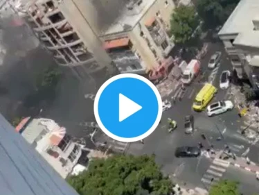 بالفيديو|| تل أبيب تتعرض لهجومٍ صاروخي عنيف مصدره غزة