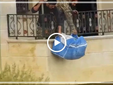 ليست حكرًا على جنود الأسد.. عناصر بفصائل المعارضة يسرقون منزلًا جنوبي إدلب (فيديو)