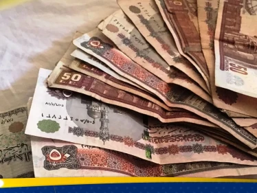 سعر الدولار مقابل الجنيه المصري في السوق السوداء.. مستمر في الانخفاض