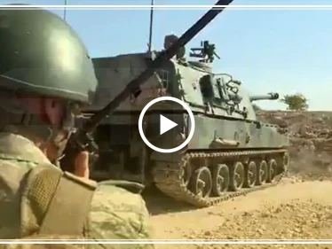 من داخل دبابة مدفعية تركية.. هكذا يبدو المشهد أثناء قصف شمالي الحسكة (فيديو)