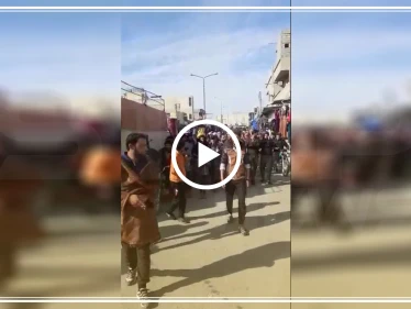 شاهد بالفيديو أهالي مدينة البصيرة يقطعون الطرقات ويحتجون ضد قسد