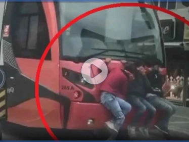 بالفيديو|| ثلاثة أطفال يثيرون ضجة في تركيا بمشهد يحبس الأنفاس