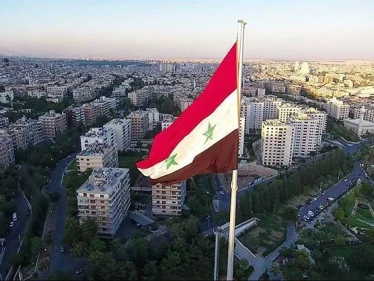 بصورة مهندسة سورية وتقرير أممي.. هكذا هنأ النظام السوري العمال بعيدهم