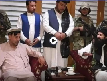 بالفيديو || شقيق الرئيس الأفغاني أشرف غني يُبايع حركة طالبان