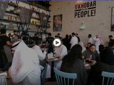 هاشتاغ معاقبة الشواذ يجتاح مواقع التواصل الاجتماعي بعد رصد شاب يرتدي حمّالة صدر في مكان عام