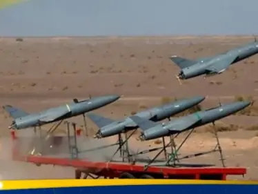 هجوم مسيّرات يستهدف قواعد للجيش السوري قرب الحدود العراقية: أحدث الأخبار