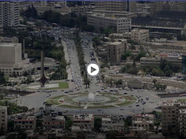 بالفيديو|| الشيعة يسيرون "الإمام علي" بشوارع دمشق ويستفزون السُنة بطقوس غريبة أمام أعين قوات النظام السوري