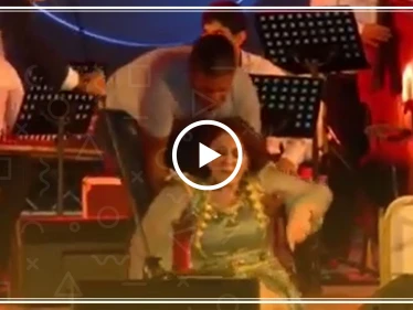 بالفيديو.. سقوط الفنانة الموالية للأسد ميادة الحناوي خلال فعاليات مهرجان بتونس
