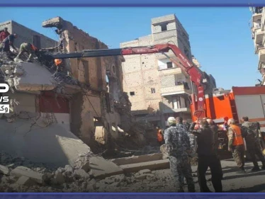 بالصور|| قتلى وإصابات بانهيار مبنى وسط منطقة مكتظة في دير الزور