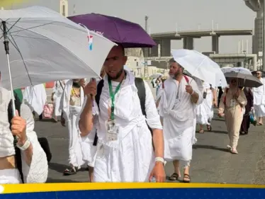 حجاج بيت الله الحرام يتوافدون إلى 