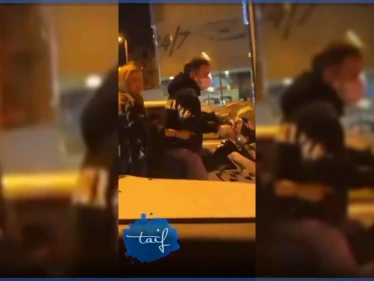 بالفيديو|| فتاة الطائف الشقراء تشهر سلاحها على المارة معتليةً دراجة ناريّة.. وموجة غضب في السعودية