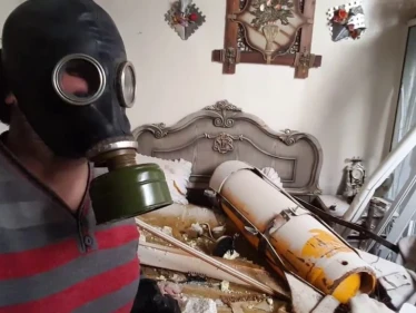 حقيقة استهداف المعارضة لـ أحياء حلب بالمواد السامّة، قيادي عسكري يوضّح الأمر