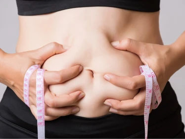 عملية تجميل البطن.. أنواعها وفوائدها وكيفية إجراءها مع الآثار الجانبية والتكلفة