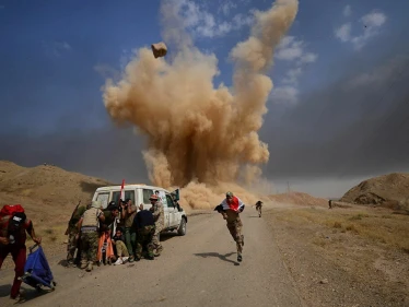 بالفيديو|| الحشد الشعبي يبث مقطعاً يوثق القصف الأمريكي وإعلام النظام السوري يدلي بروايته الخاصة