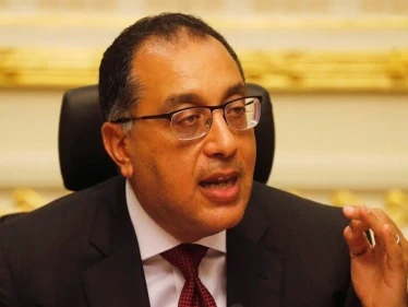 رئيس الوزراء المصري يؤكد بأنهم لن يتركوا المتسبب بحادثة القطارين بدون عقاب ويكشف عن التعويضات للضحايا