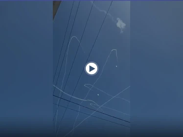 بالفيديو || صواريخ جديدة تتساقط على تل أبيب وغارات إسرائيل توقع قتلى في غزة