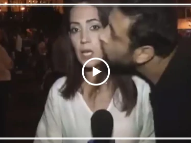 متظاهر يُقبل مراسلة عربية على الهواء مباشرةً.. شاهد ردّة فعلها (فيديو)