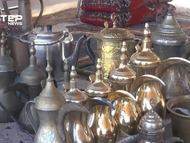 شاهد طريقة تحضير القهوة العربية التي تُعد إحدى العلامات المميزة للعشائر العربية