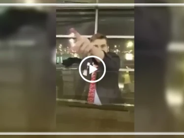 موظف تركي يعتدي بالضرب على بريطاني مسلم في مطار اسطنبول (فيديو)