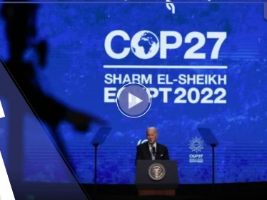 بالفيديو|| "أصوات غريبة" تقاطع بايدن أثناء كلمةٍ له بشرم الشيخ في مصر وتصيبه بالذهول