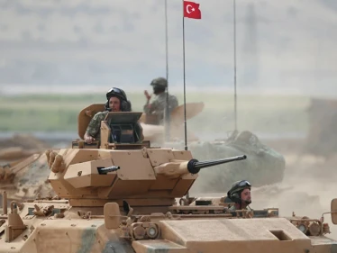 الدفاع التركية تعلن اعتقال عضو بارز في حزب العمال الكردستاني "PKK".. وتعزز قواتها على الحدود مع إيران