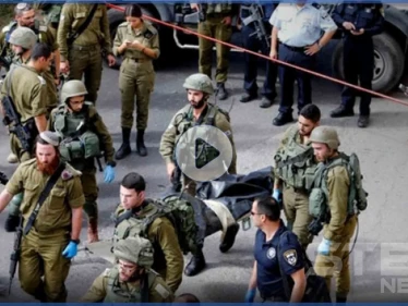 بالفيديو|| شاب فلسطيني يدهس جندياً إسرائيلياً ويطعنه بسكين