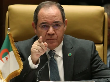 وزير خارجية الجزائر يعلق على تصريح قصر الإليزيه وزيارة وزير الخارجية الإماراتي لسوريا