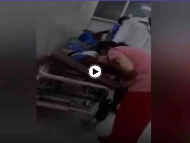 بالفيديو|| خاطرت بحياتها.. هندية تقوم بعملية إنعاش فموي يائسة لوالدتها وهي تلفظ أنفاسها الأخيرة